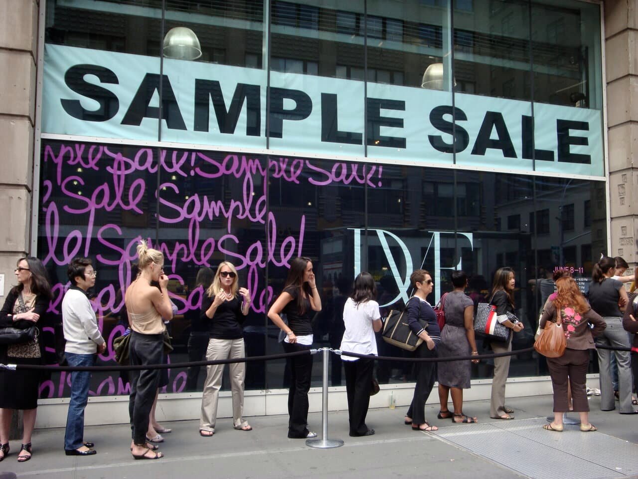 How to Find Sample Sales Online from Clothing Manufacturers